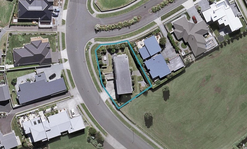 2 St Andrews Parkway, Waiwhakaiho, New Plymouth - Carousel 1