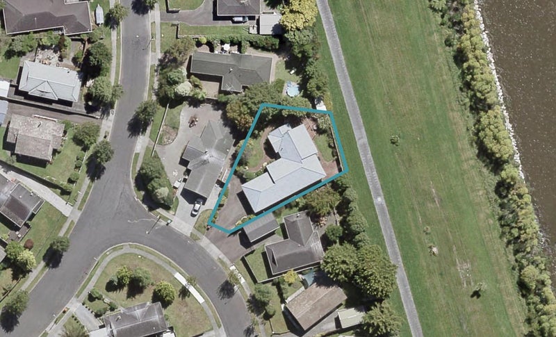 2 Memphis Grove, Totara Park, Upper Hutt - Carousel 1
