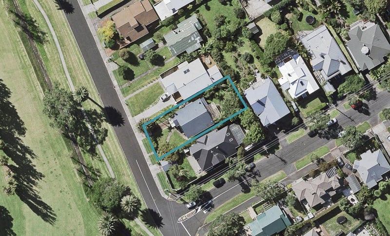 24 Wairoa Road, Narrow Neck, Auckland - Carousel 1