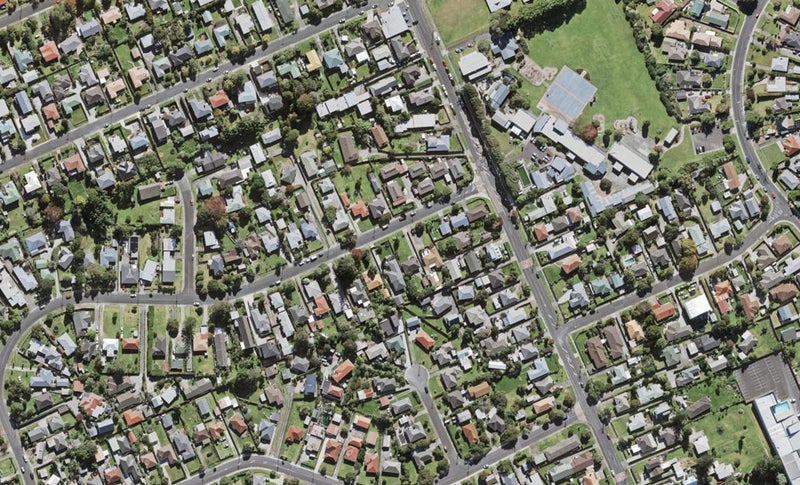 4 Amberley Avenue, Te Atatu South, Auckland - Carousel 1
