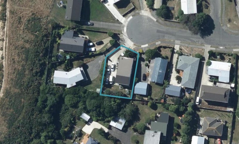 21 Chapel Street, Takapuwahia, Porirua - Carousel 1