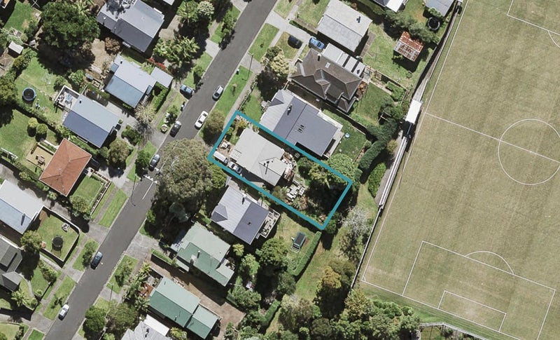 32 Huntingtree avenue, Sandringham, Auckland - Carousel 1