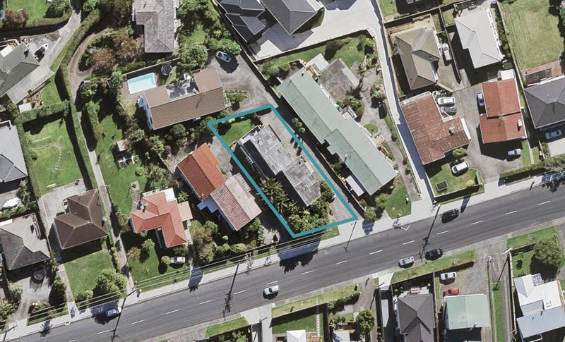 2/82A Pupuke Road, Hillcrest, Auckland - Carousel 1