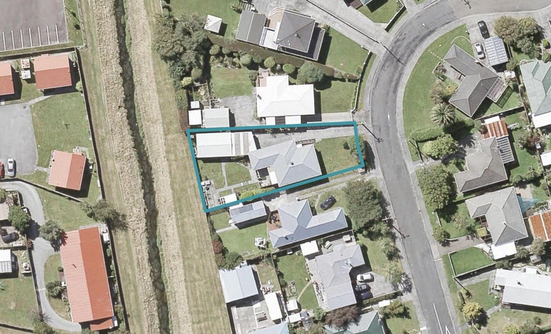 7 Miles Crescent, Wainuiomata, Lower Hutt - Carousel 1