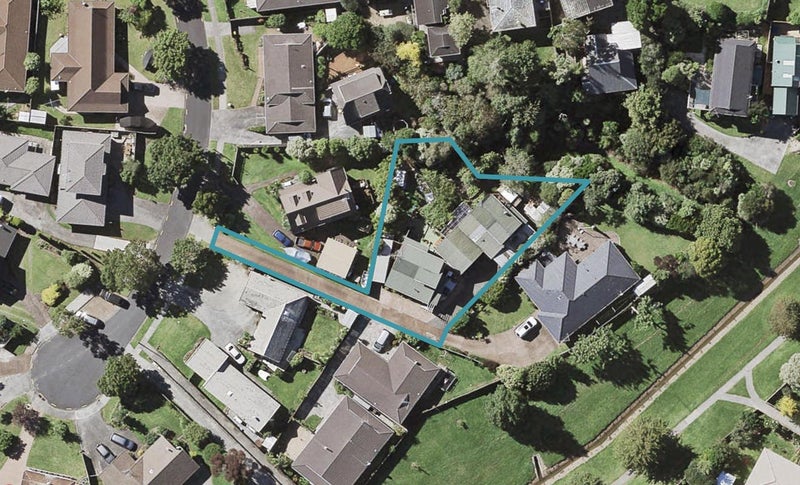 1/6 Kallaroo Place, Botany Downs, Auckland - Carousel 1