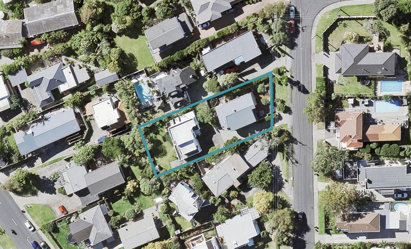 2/18 Gulf View Road, Murrays Bay, Auckland - Carousel 1
