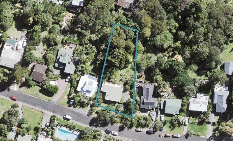 36 Minnehaha Avenue, Titirangi, Auckland - Carousel 1