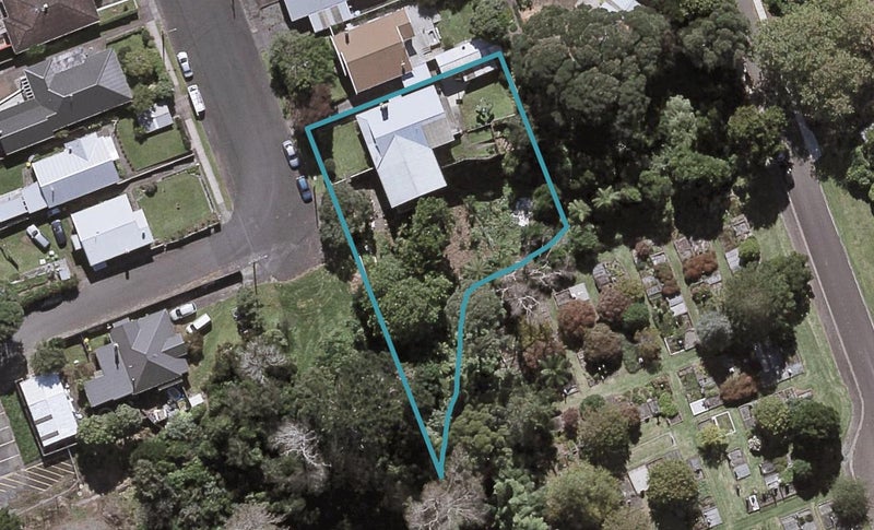 15 Pukenui Street, Strandon, New Plymouth - Carousel 1