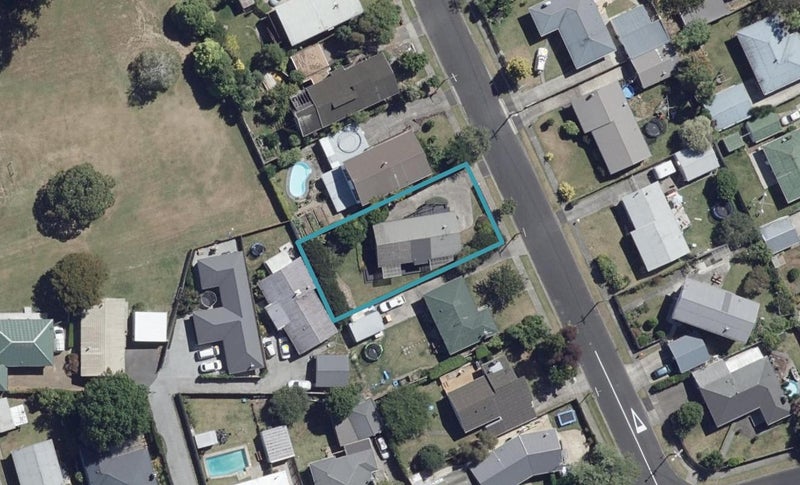 7 Paulette Place, Queenwood, Hamilton - Carousel 1