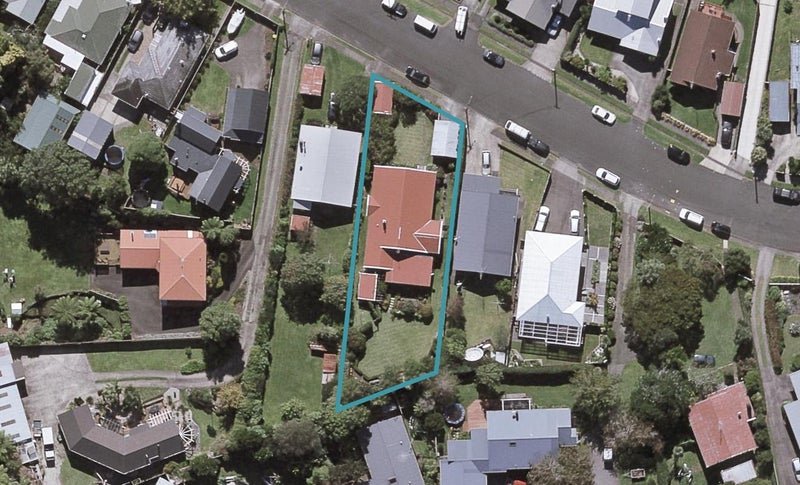 42 Waiwaka Terrace, Strandon, New Plymouth - Carousel 1