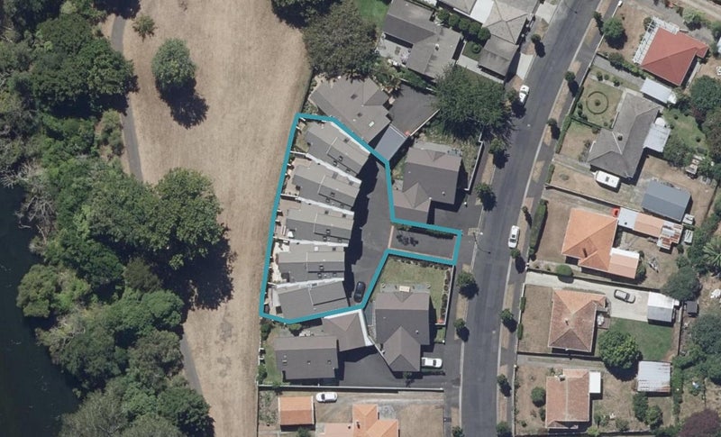 24B Jellicoe Drive, Hamilton East, Hamilton - Carousel 1