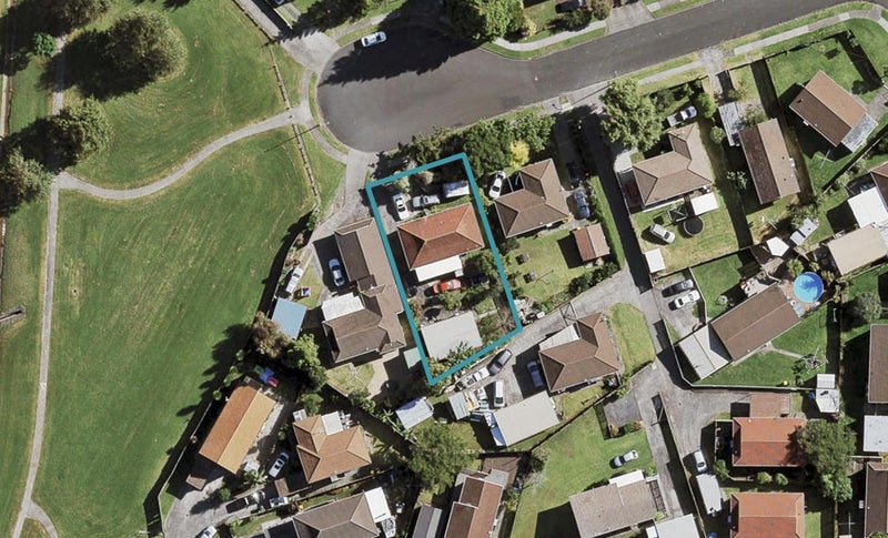 16 Blackgate Place, Weymouth, Auckland - Carousel 1