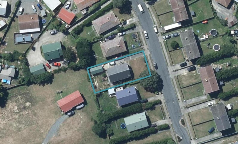 13 Loongana Street, Waitangirua, Porirua - Carousel 1