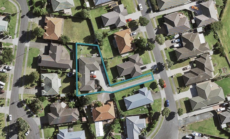 61 Waimahia Avenue, Weymouth, Auckland - Carousel 1