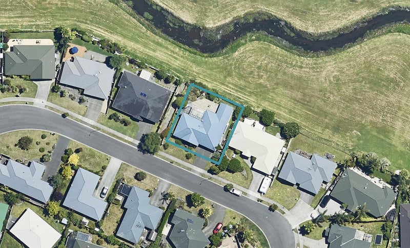 33 Summerland Crescent, Papamoa Beach, Papamoa - Carousel 1