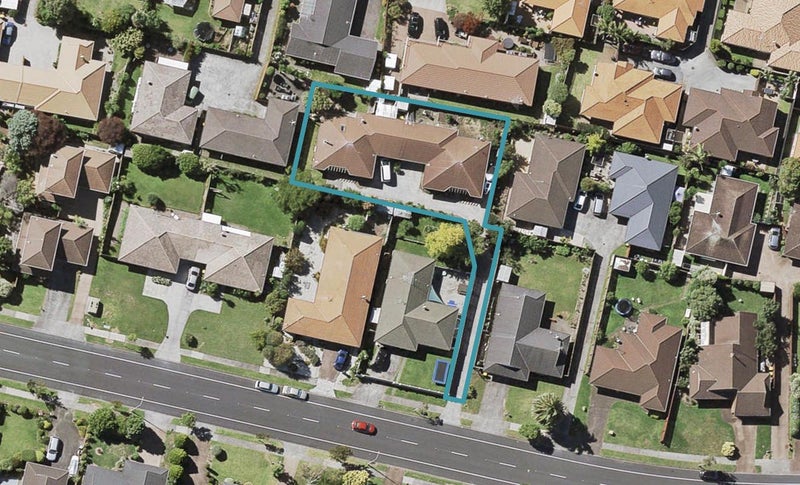 2/15 Golfland Drive, Golflands, Auckland - Carousel 1