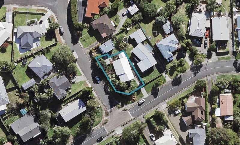 44 Waverley Avenue, Glenfield, Auckland - Carousel 1