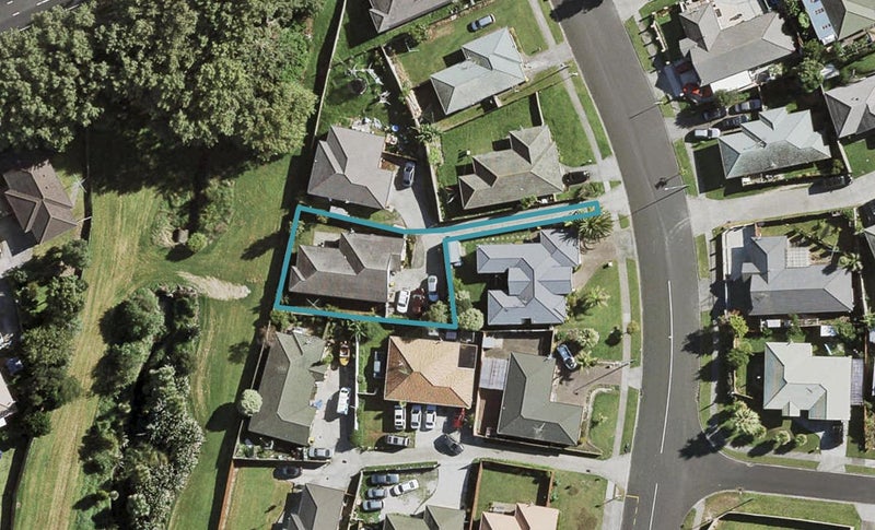 9 Glenveagh Park Drive, Weymouth, Auckland - Carousel 1