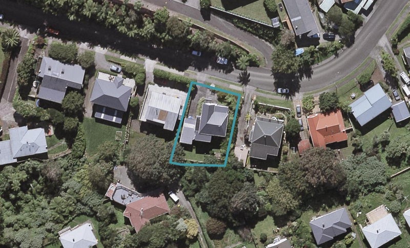9 Sycamore Grove, Lower Vogeltown, New Plymouth - Carousel 1