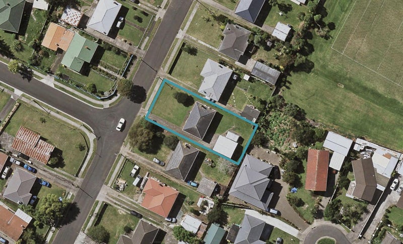 30 Awatere Street, Clover Park, Auckland - Carousel 1