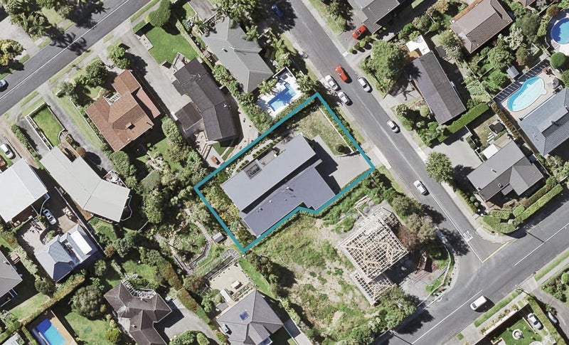 2 Charles Dickens Drive, Mellons Bay, Auckland - Carousel 1