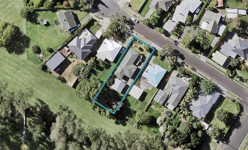 8 Bromley Place, Glen Innes, Auckland - Carousel 1