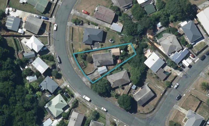 51 Rangituhi Crescent, Takapuwahia, Porirua - Carousel 1