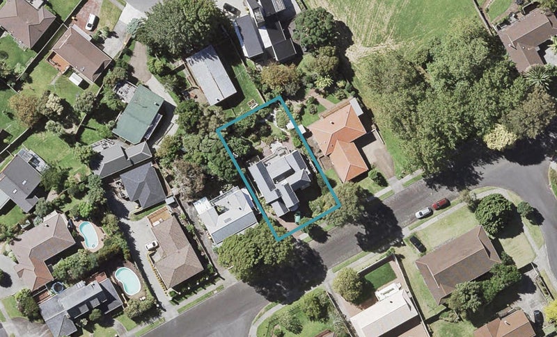 25 Dalwhinnie Parade, Highland Park, Auckland - Carousel 1