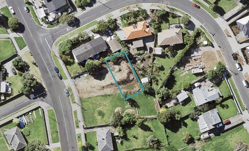 8B Taniwha Street, Wai o Taiki Bay, Auckland - Carousel 1