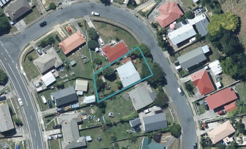 81 Arahura Crescent, Waitangirua, Porirua - Carousel 1