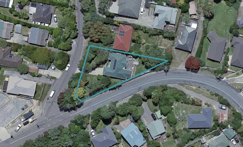 2 Robert Street, Newlands, Wellington - Carousel 1