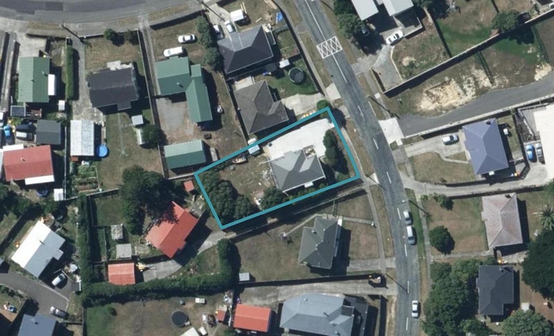 2 Taupiri Crescent, Titahi Bay, Porirua - Carousel 1