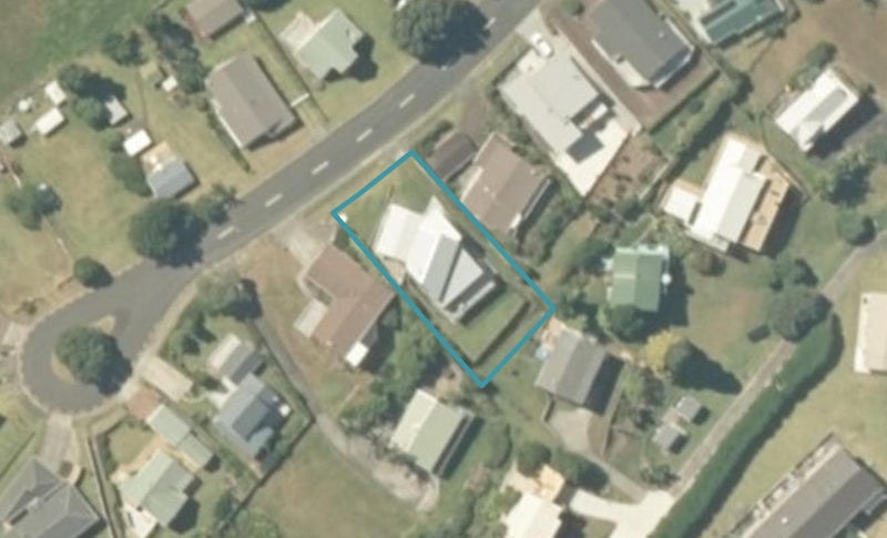 135 Bambury Place, Onemana - Carousel 1