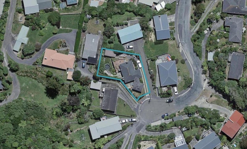 12 Paparangi Crescent, Paparangi, Wellington - Carousel 1