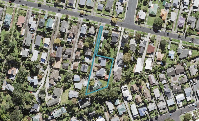 1/79 Beach Haven Road, Beach Haven, Auckland - Carousel 1