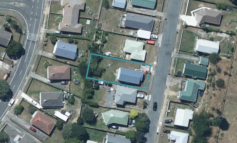65 Arahura Crescent, Waitangirua, Porirua - Carousel 1