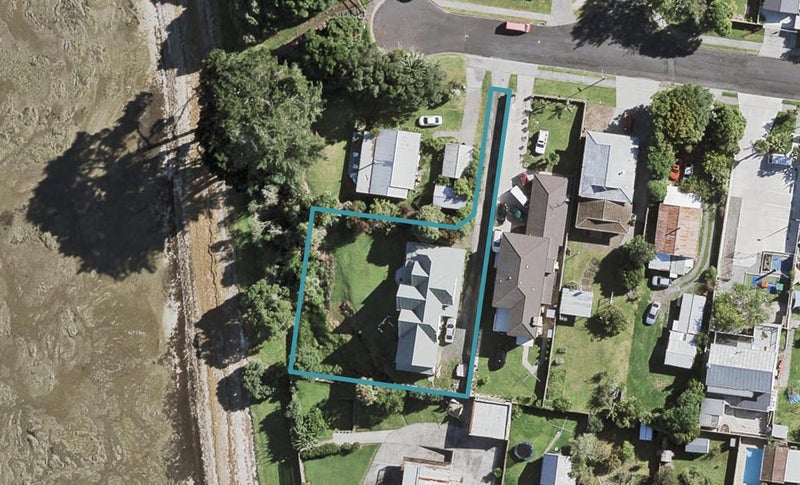 40 McInnes Road, Weymouth, Auckland - Carousel 1