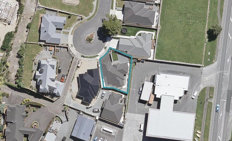 11 Vernon Grove, Brown Owl, Upper Hutt - Carousel 1