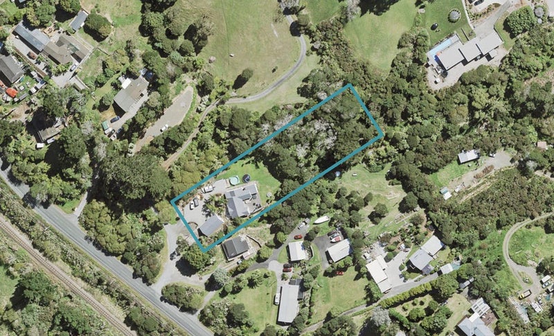 77 Waitakere Road, Waitakere, Auckland - Carousel 1