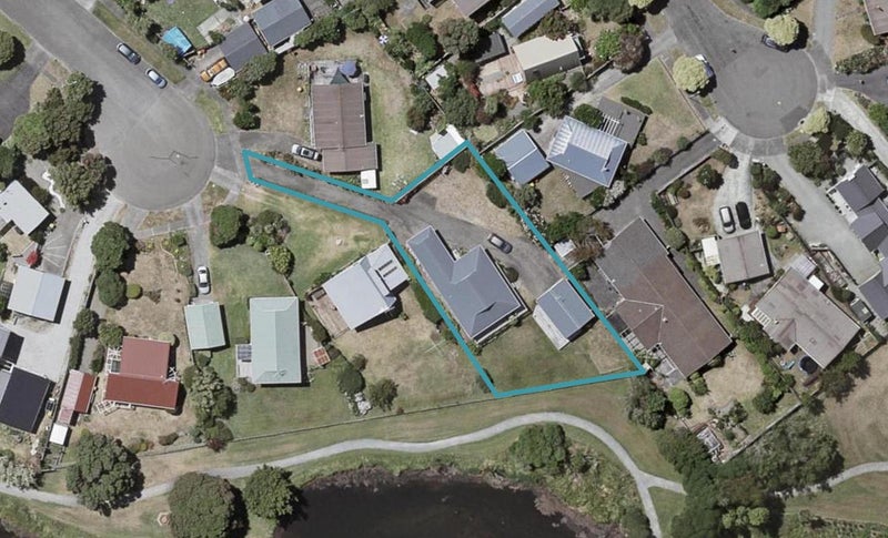 7 Pio Pio Place, Waikanae Beach, Waikanae - Carousel 1