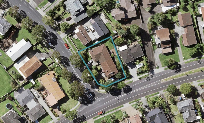 2/1 Bramley Drive, Farm Cove, Auckland - Carousel 1