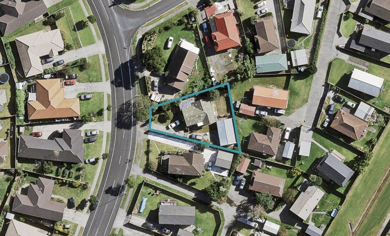 79 Etherton Drive, Weymouth, Auckland - Carousel 1