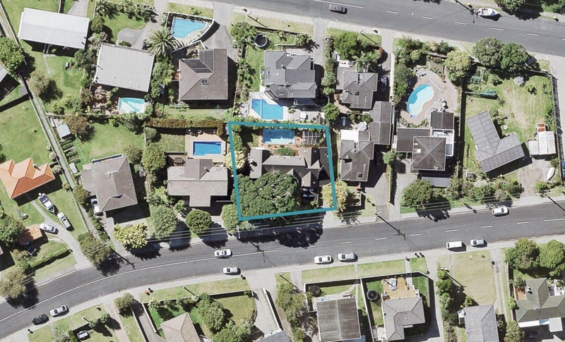 27 Knights Road, Rothesay Bay, Auckland - Carousel 1
