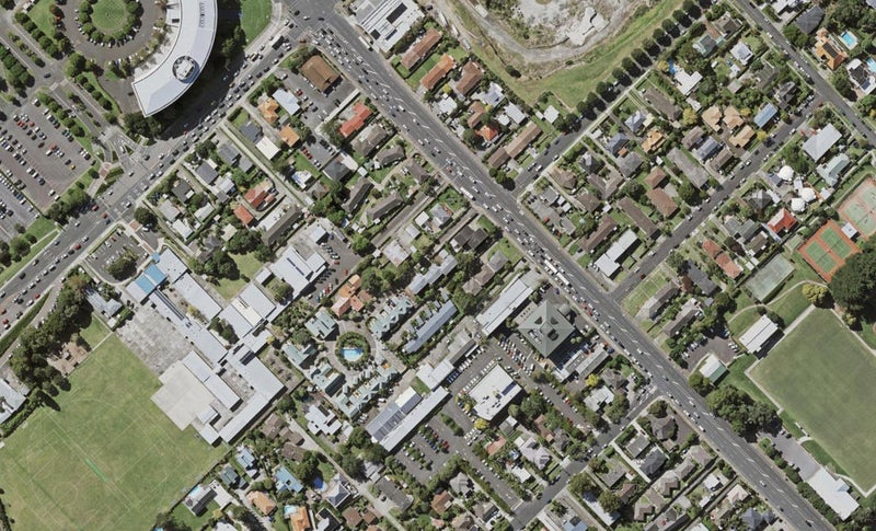 1/0 Taharoto Road, Takapuna, Auckland - Carousel 1