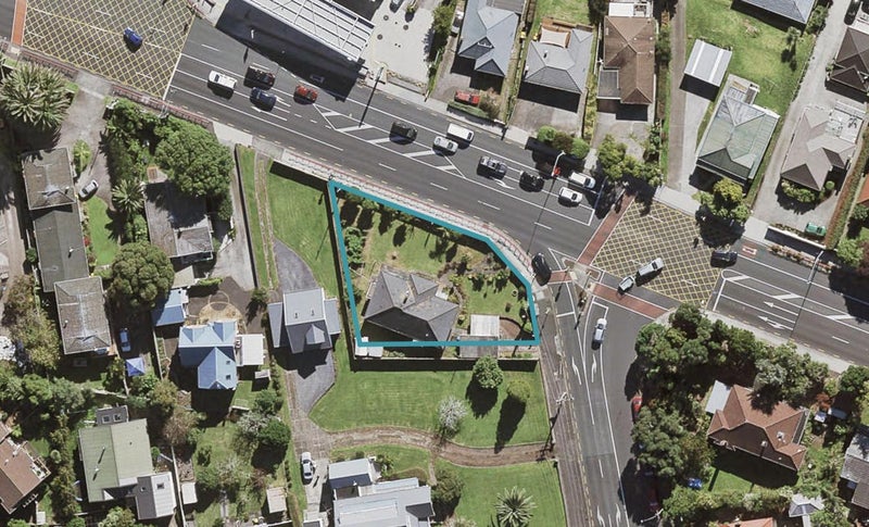 216 Queen Street, Northcote Point, Auckland - Carousel 1