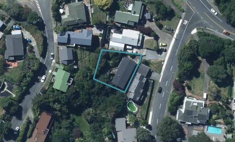 8 Oak Avenue, Paremata, Porirua - Carousel 1