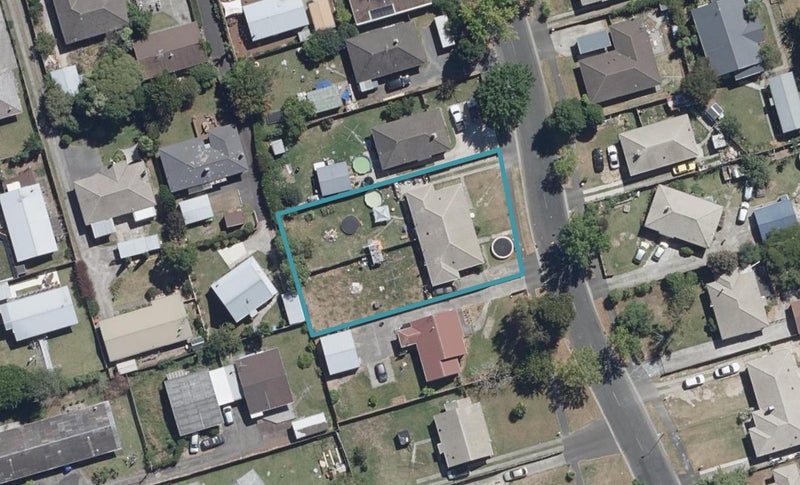 53 Sare Crescent, Fairfield, Hamilton - Carousel 1