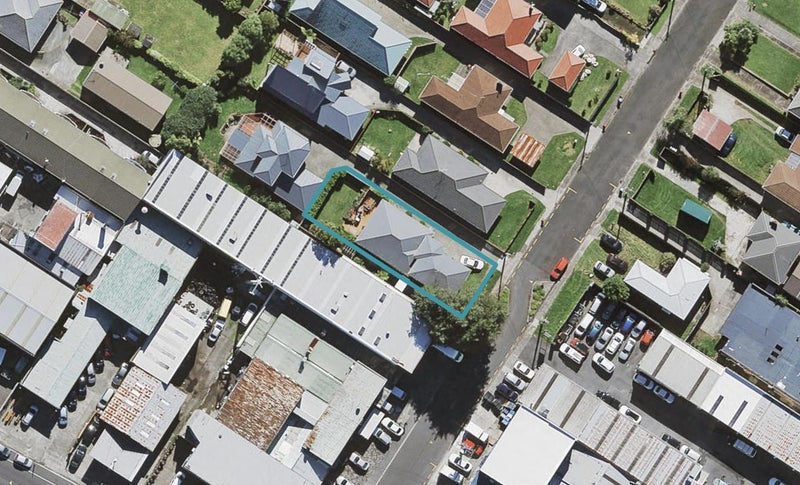 4 Clinker Street, Three Kings, Auckland - Carousel 1