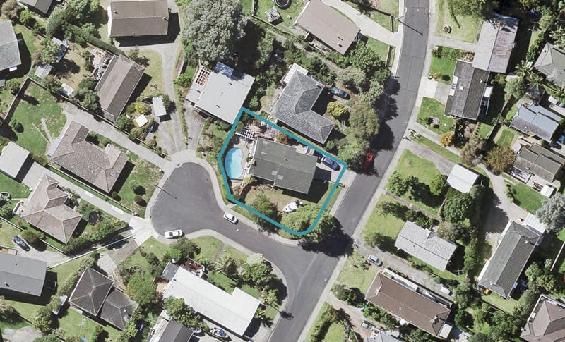 1 Jeff Place, Howick, Auckland - Carousel 1