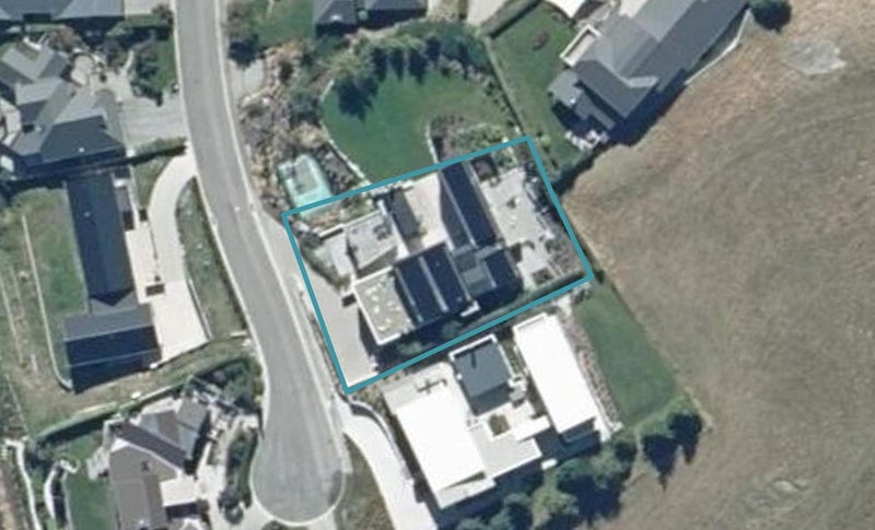 7 Garland Terrace, Kelvin Heights, Queenstown - Carousel 1
